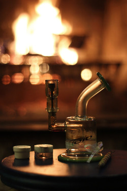 errlgrl:  intoxikatex:  dabs by the fire  it’s about that time again 