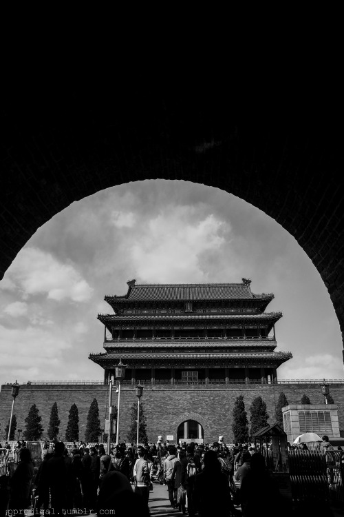 pprodigal:  正阳门 Otherwise known as 前门. Qianmen, Beijing