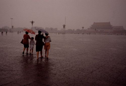 lesbianslovesatan:  20aliens:  CHINA. Beijing. Tiananmen Square during a particularly heavy summer rainstorm that lasted for a whole afternoon. 1998. By Stuart Franklin   +