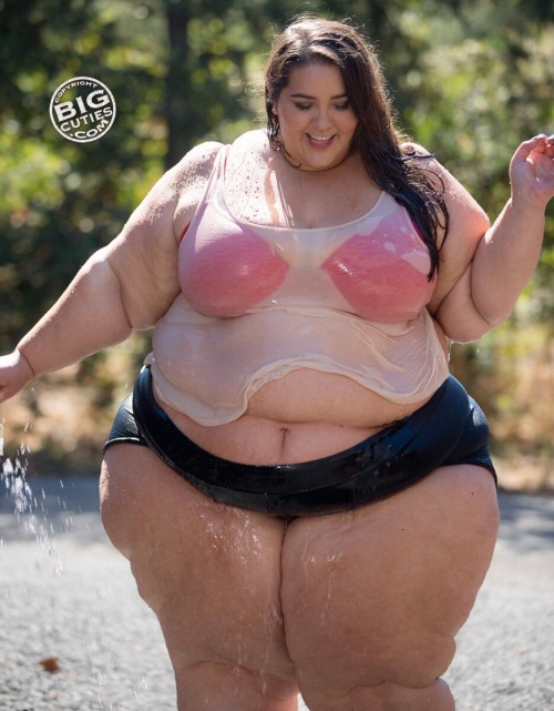 bigcutieboberry: My newest set is up! Come get wet with me at BoBerry.BigCuties.com!!