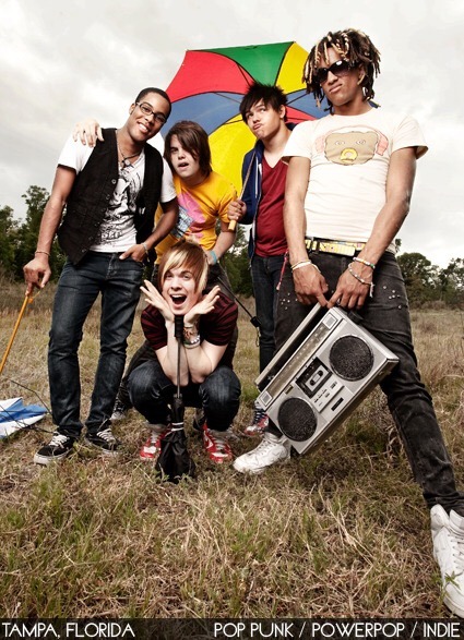 trashcanwithlegs:I present to you: the only pictures of fetus Set It Off you’ll ever need (als