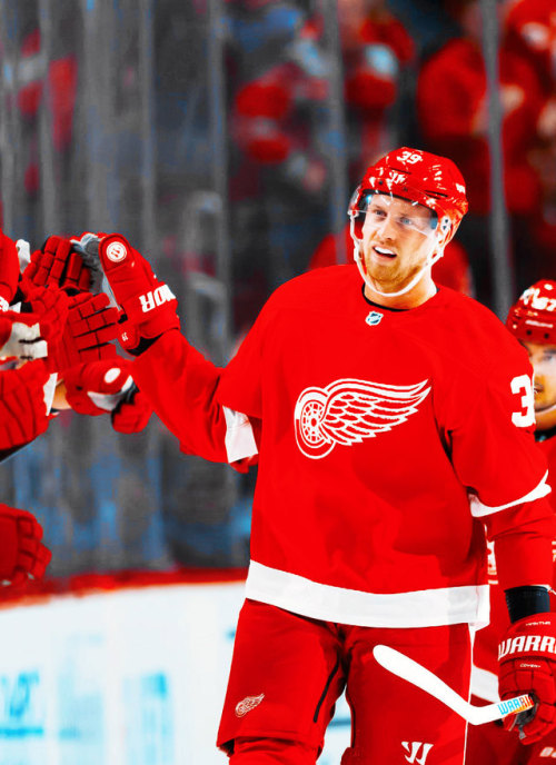 Anthony Mantha became the second player in franchise history to score four goals in home opener and