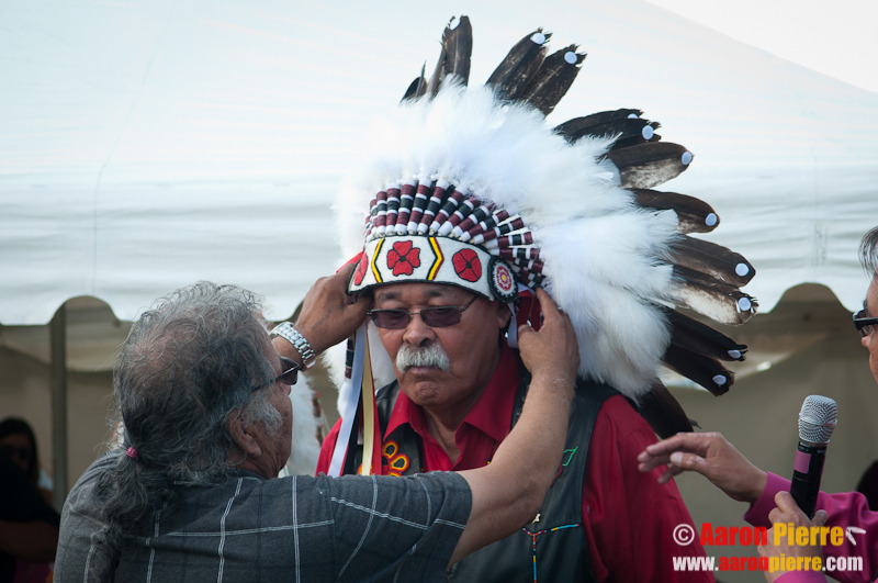 aaron2point0: Today Aboriginal Veteran Joe Meconse was a honored with a warbonnet