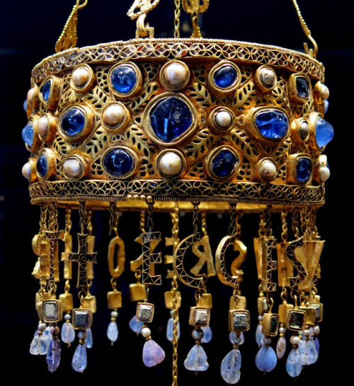 historyarchaeologyartefacts: Votive crown (gold, pearls, sapphire), Spain (Visigoths) before 672 AD[