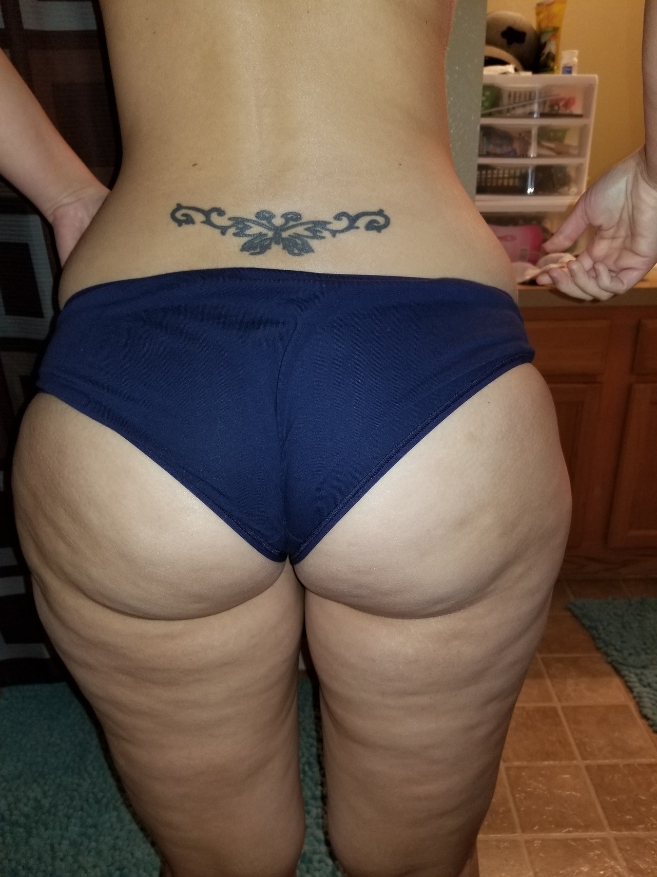 slutywifepics:Some good pics of my big fat sexy whore ass.