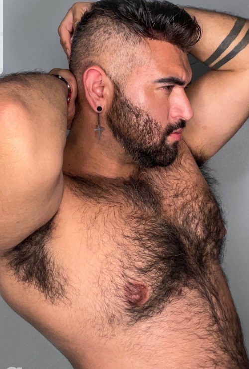 adammitchlove: Who wants to sniff and lick these hairy pits?  Gorgeous hairy body and those nipples&
