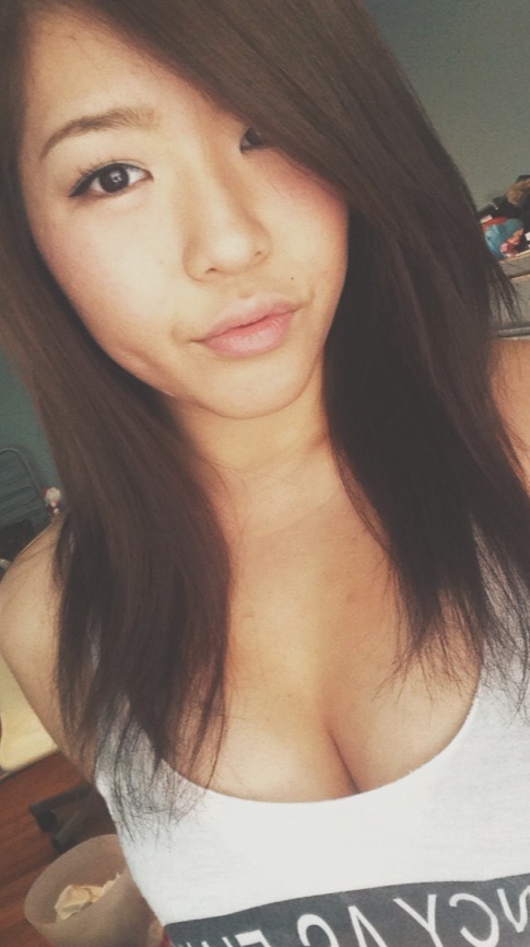 fuckyeahdivineasians:  redfashion.tumblr.com insta: lileex  :)
