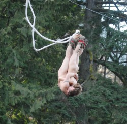 naturefromeverywhere:  natureandnudity:  Cool! Nature &amp; Nudity…as it should be. Go bare, share &amp; visit the archives.   Bungee Jumping! 