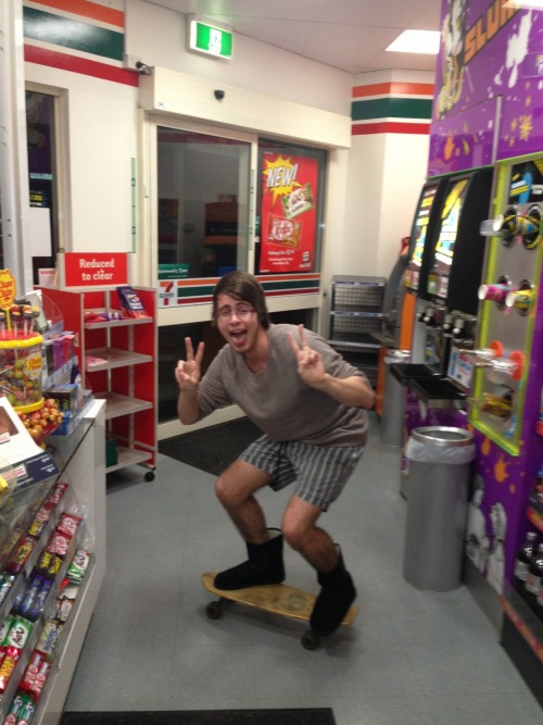 australiansanta:  australiansanta:I GOT THE SEVEN ELEVEN SHOP ATTENDANT TO TAKE A PHOTO OF ME OMG holy shit remember this 4 years ago mood OMFG