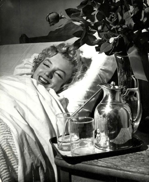 marilyn-monroe-collection:  Marilyn Monroe photographed in hospital in 1952.