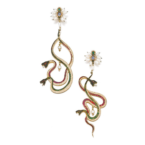 lafillefleurie:Entwined snake earrings c. 1900 decorated with calibré-cut emeralds and rubies
