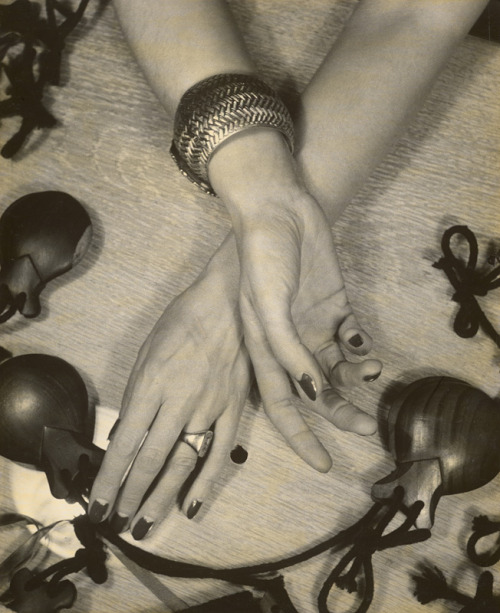 hauntedbystorytelling:Mrs. de Pampo’s hands, 1936François Kollar :: Ruky pani de Pampo | Mrs. de Pam