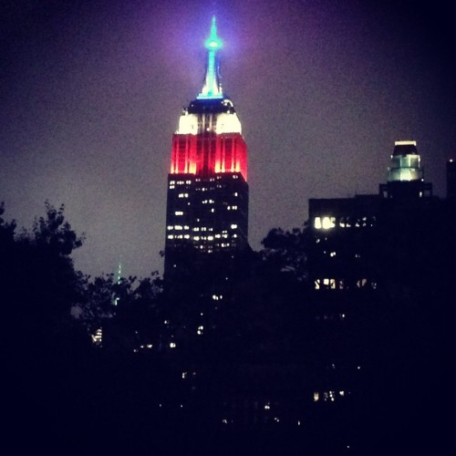 So beautiful tonight! #empirestatebuilding #NYC #redwhiteblue #usa (at Empire State Building)