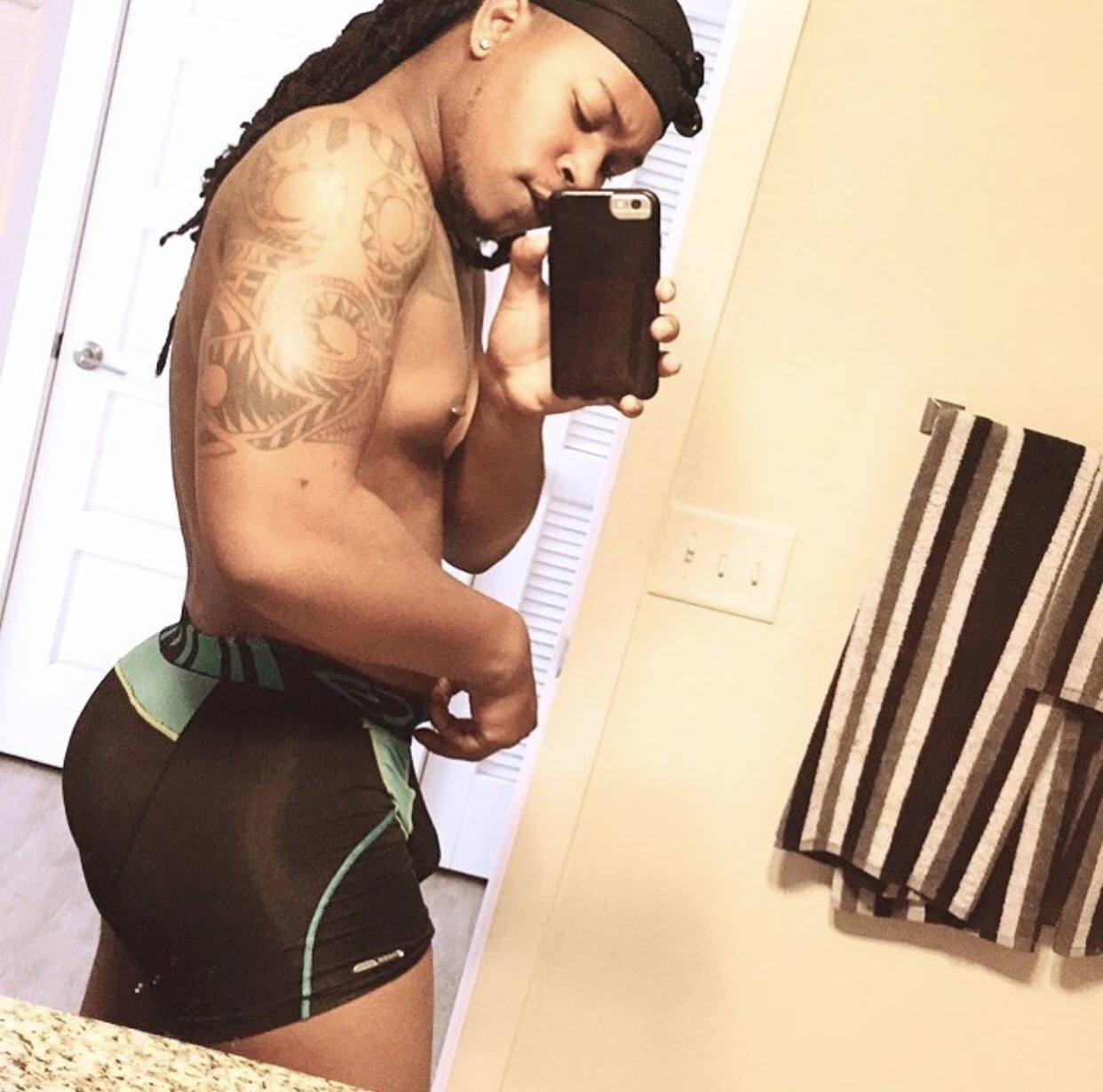 missnlinc:  Smash R Pass 🔨 👣👣 👣