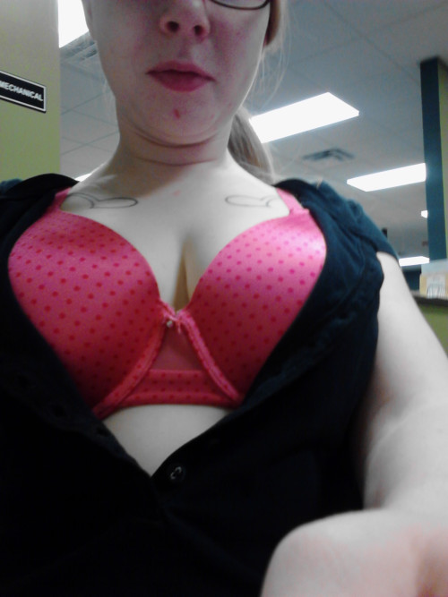 remarin2011:  Flashing tits ( office )