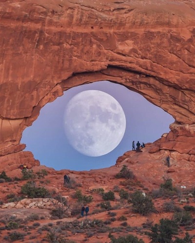 artisticlog:Incredible capture in Utah 🌝🏜