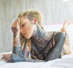 thatattoozone:    lauren brock  phototaker