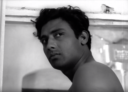 Aranyer Din Ratri (1970) dir. Satyajit RaySamit Bhanja is handsome as heck