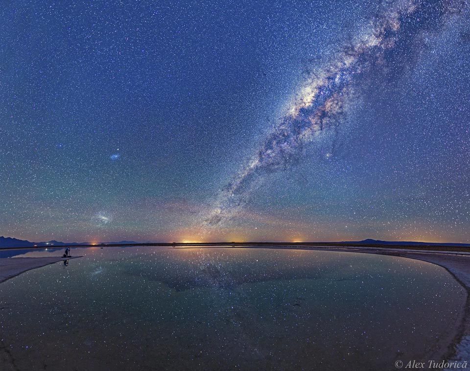 gravitationalbeauty:  Milky Way above Atacama Salt Lagoon  