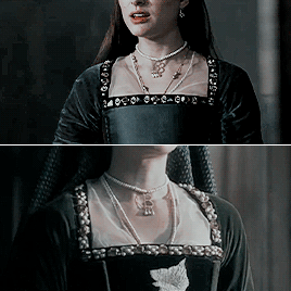 ↳ anne Boleyn + Her Necklace