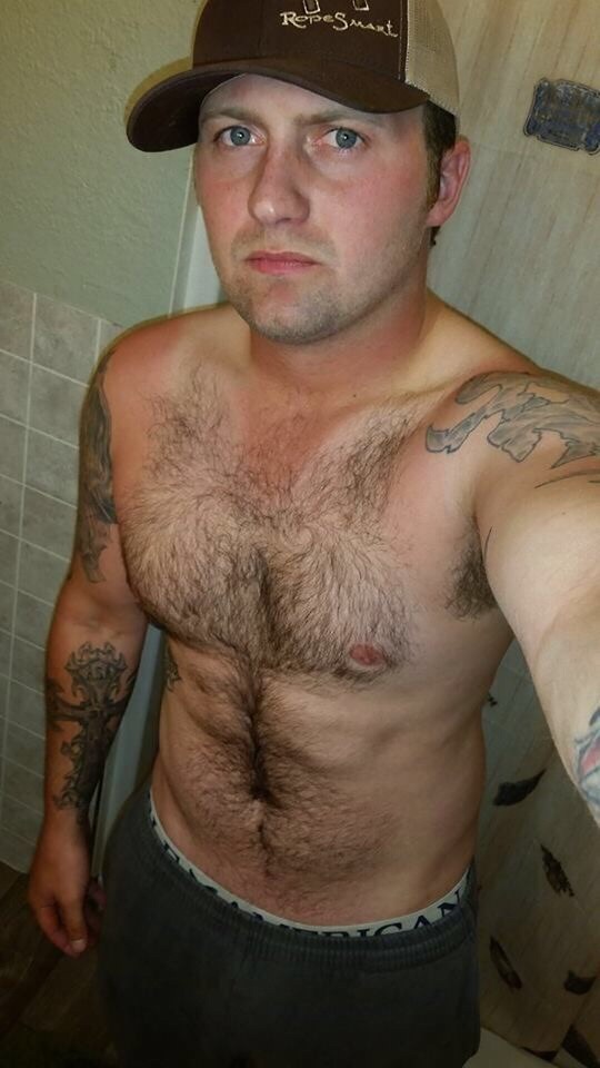 dirtystraightguys:  texasbrisket:  Woof! Cute and Scruffy.  Scruffy Straight Boy