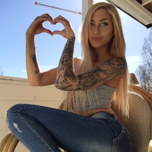 Sex eyesfavouritecandy:  the hottest inked girls pictures