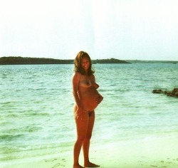 pregnant-nudists-and-naturists:  Nudists ! protect your skin http://sunscreen-nudists-and-naturists.tumblr.com/