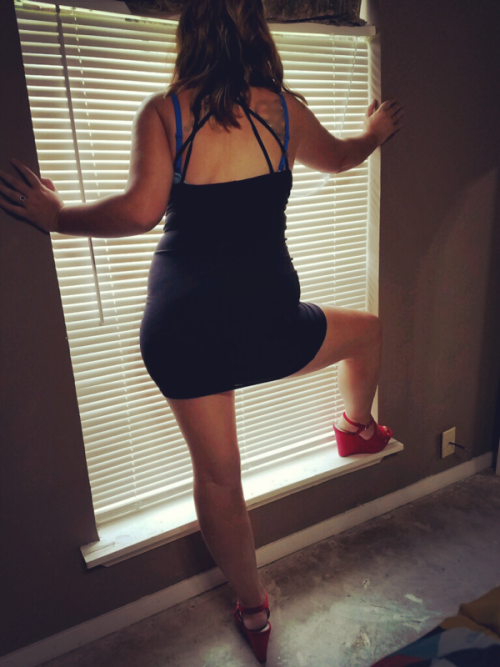 shortgirl28: Thanks to my little baby dick hubby, I got me some new outfits to go out and look for d