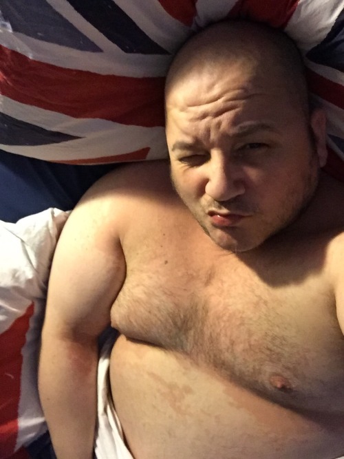 brumboy78: Goodnight you Sexy Bunch of Bastards #smoochandcuddles Nice guy!!