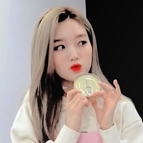 GOWON LOONA─   ♡─   ♡▸DO NOT RE EDIT