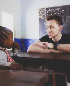 tomhiddleston-h:  onwednsdayswewearpink: Tom Hiddleston’s Guinea field diary: Day