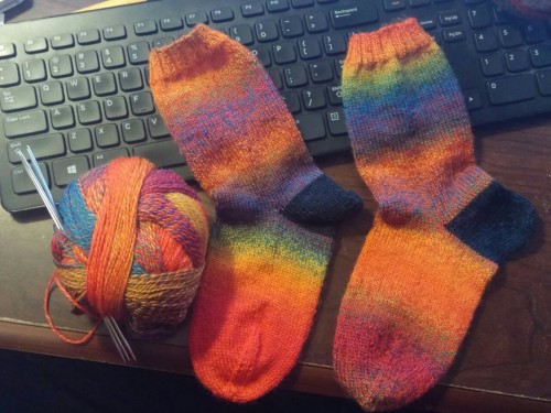 They’re DONE!!! Crazy Zauberball ‘little fox’ socks for my best friend @hobbitofth