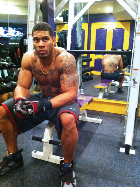 jockguybttm:  azzfetishfreak: letmeholdthatforya: Laron Landry SEXXXY 🔥🔵😍  Azzfetishfreak:  http://www.azzfetishfreak.tumblr.com  Follow me…selfies, homemade porn and more!https://twitter.com/BttmJock