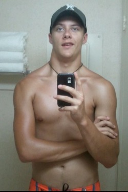 bathroomjerkoff:  Look at that vein!  To the left