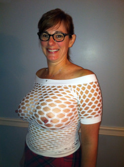 rivasgreece:  Hot mommy !!!  New BRALESS