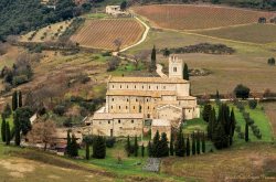 Abbazia di Sant’AntimoFoto di Sergio Visone su http://sergiovisone.wix.com/sergio-visone