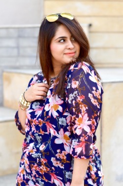 kubeyla:  Aashna Bhagwani  What a stunner, and those legs 😍