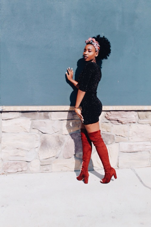 madredenutrias:blackfashion:Thigh highs and smiles. Xoxoyingyang.tumblr.comIg; hailblvckI want these