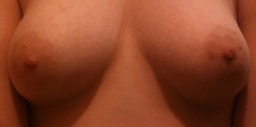 screamsandscratches:  well happy topless tuesday :) hope you guys enjoy! -bunny oxo 