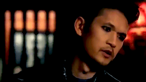 lynne-monstr: #i want the best #and that’s magnus(shadowhunters 3a bloopers - part 1)