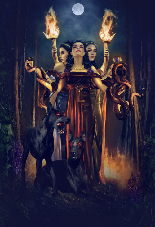 pansatyriam: lunetalyn: Hecate by mari-na www.facebook.com/groups/197015770323026/