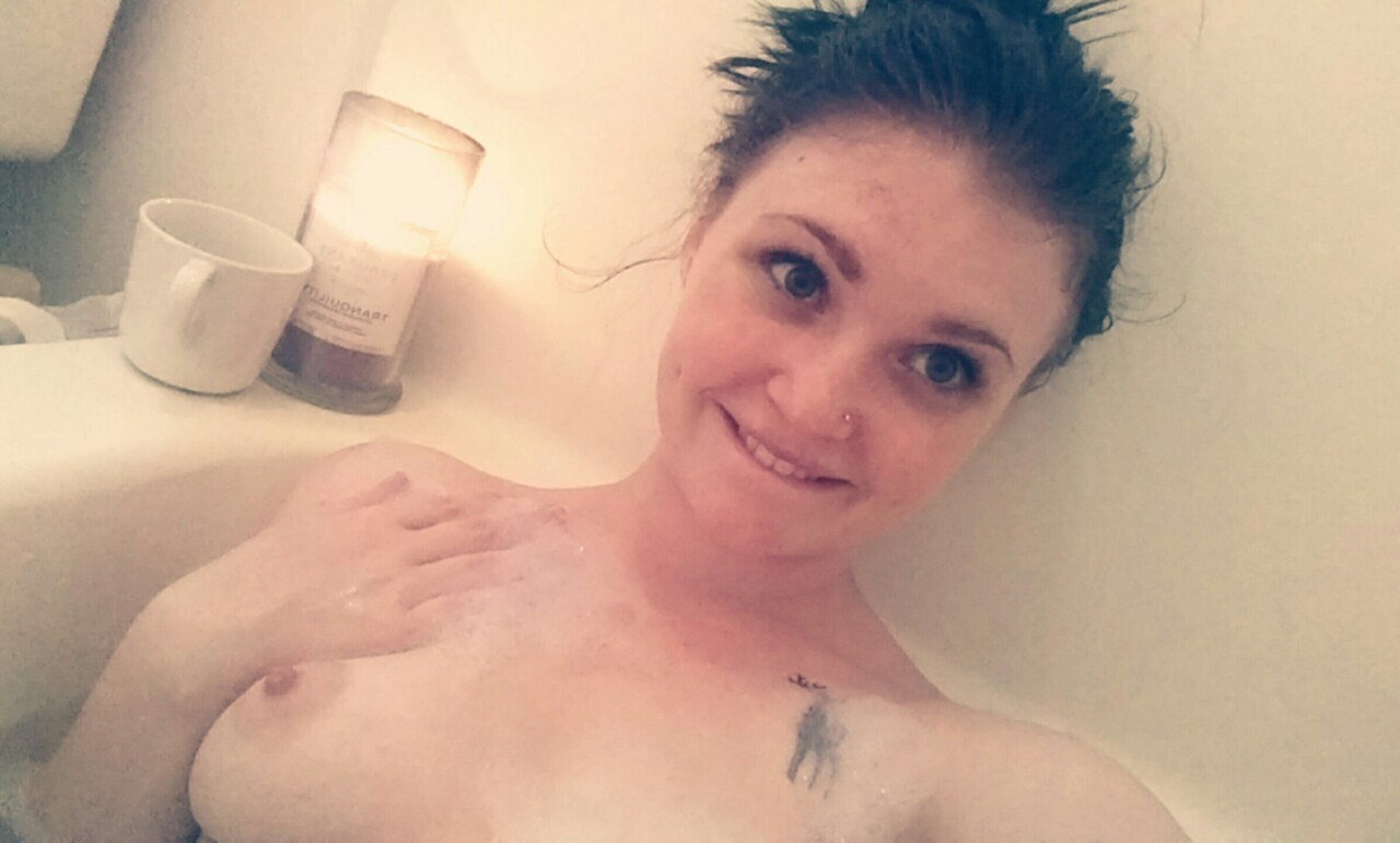 sexprincessss:  The lighting isn’t super stellar in my bathroom, but I’m cute