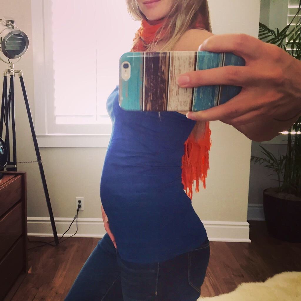 jjprentiss:  @ajcookofficial: Happy #bump… I mean, #HumpDay!!! Less than halfway