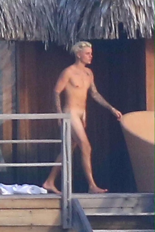 bulgecelebrity: •Justin Bieber Nude