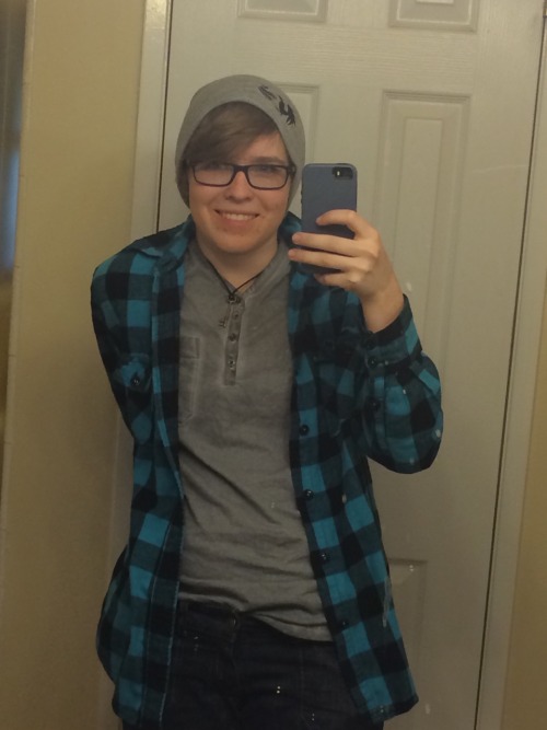 light-scales:I still look like trash I’m just vaguely attractive trash I guess ???