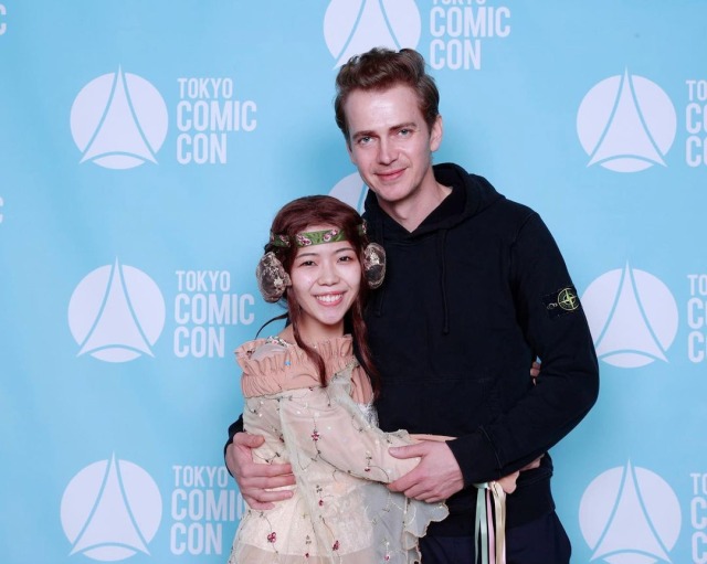 Anidala in Japan
Hayden Christensen with classy Padme`s cosplayers