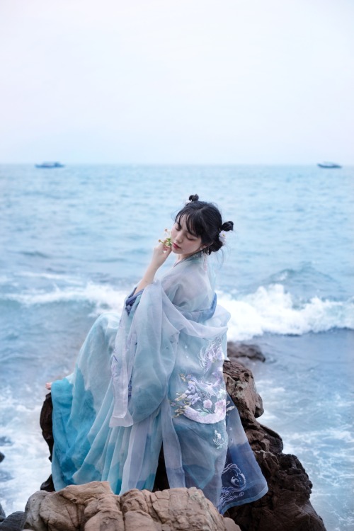 chinese hanfu by 抚绸衣庄