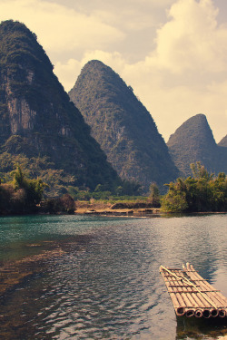 travelthisworld:  Yangshuo Raft - Yangshuo, Guangxi, China | by shoepins 