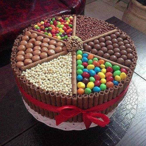 madhatteraccs:  Que alguien me haga esta torta para mi cumple, DIOS