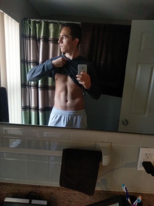 straightmenworshipping:  straightdudesexting:  Straight stud  YUM 